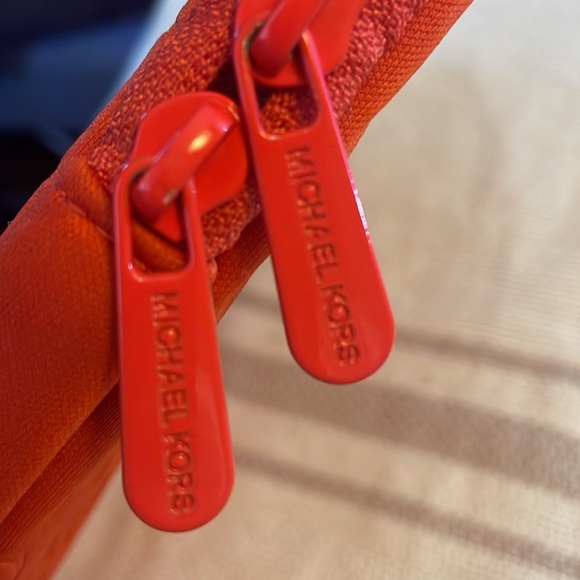 NWT Michael Kors Electronics Pouch - Picture 4 of 10